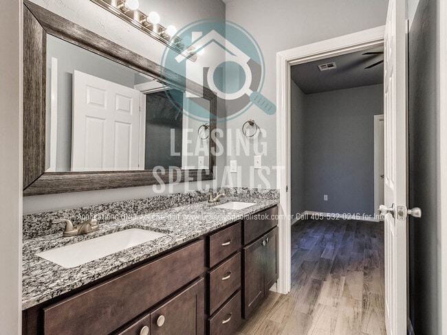 Building Photo - Central Norman 4 Bed 3 Bath House PRE-LEAS...