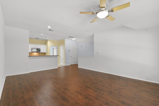 Building Photo - Gorgeous home in the heart of Houston!