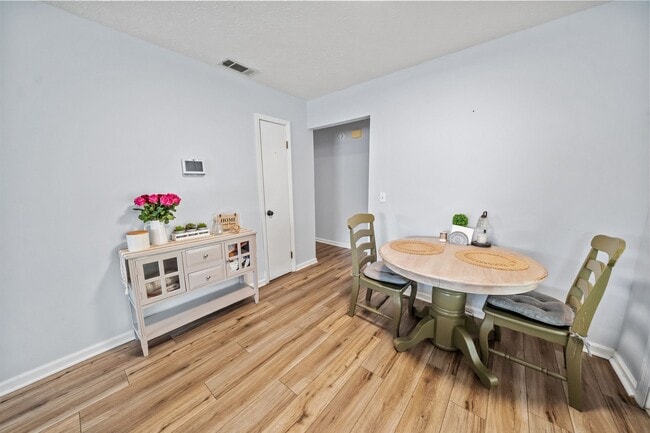Building Photo - Whitemarsh Island Gem - Charming 3-Bedroom Home on a Corner Lot in Battery Point