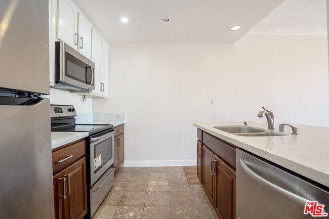 Building Photo - 447 La Fayette Park Pl