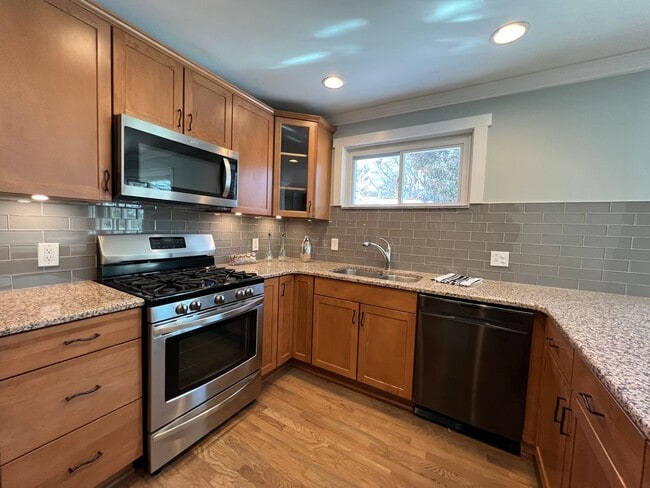 Building Photo - Crafstman-style 4 Bedroom renovated home for lease in Selwyn Park/Madison Park area of Charlotte ...