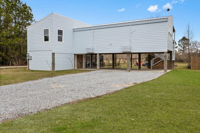 Building Photo - 304 Tide St