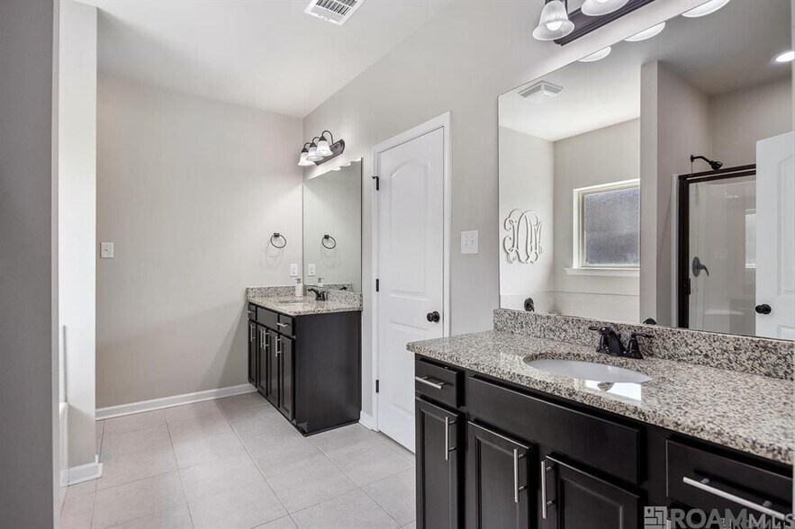 Building Photo - 18326 Sunset Park Dr