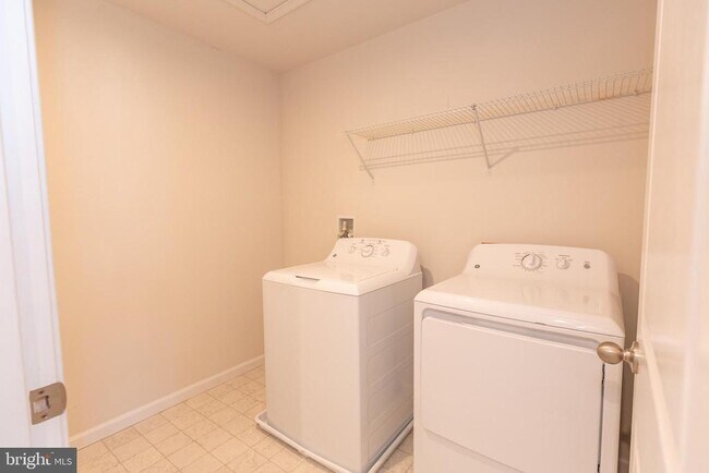 Building Photo - 228 Chandlers Glen Dr