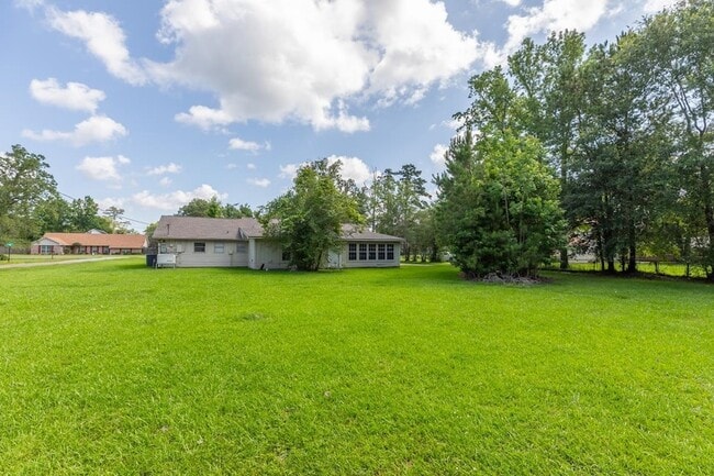 Building Photo - 311 Pinemont Dr