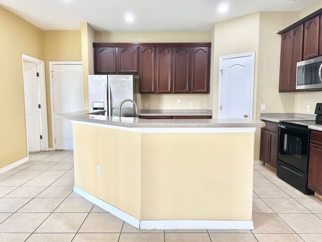 Building Photo - Beautiful Home in Parkview at Lake Shore