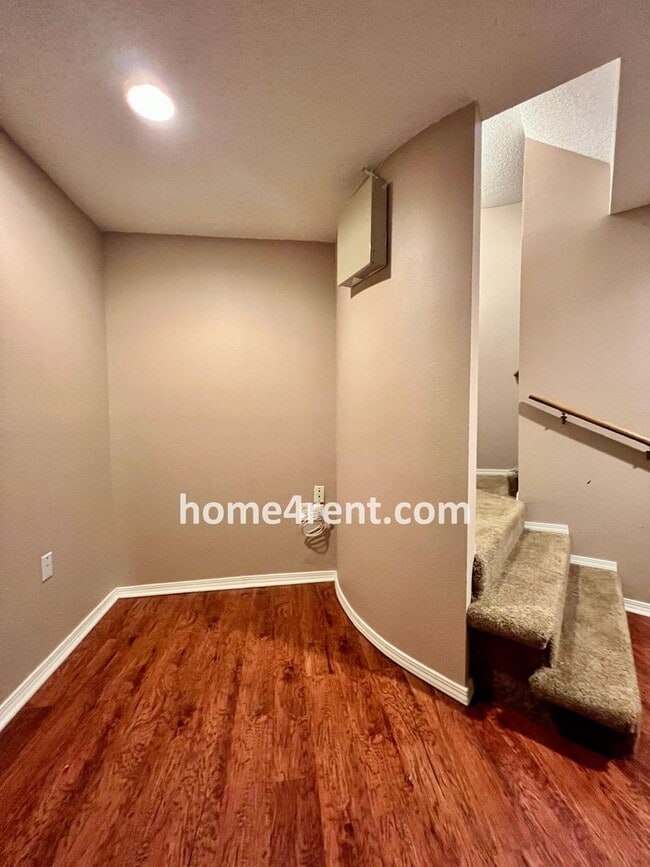 Building Photo - Beautiful Four Bedroom Home in Blue Valley...