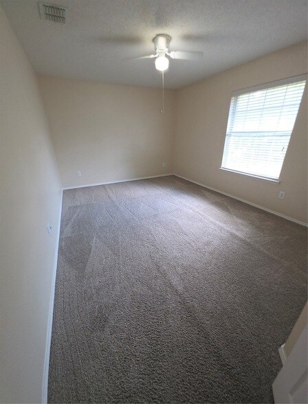 Building Photo - 2820 Deer Ridge Dr