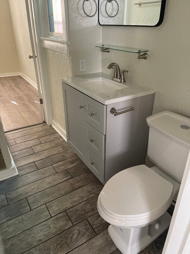 Building Photo - 5031 Bakman Ave