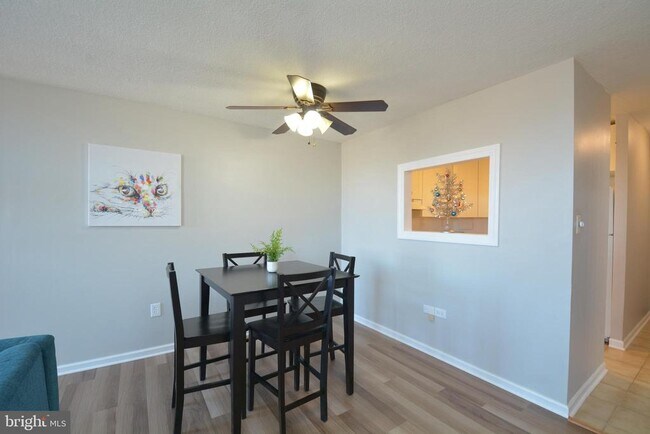 Building Photo - 4600 S Four Mile Run Dr