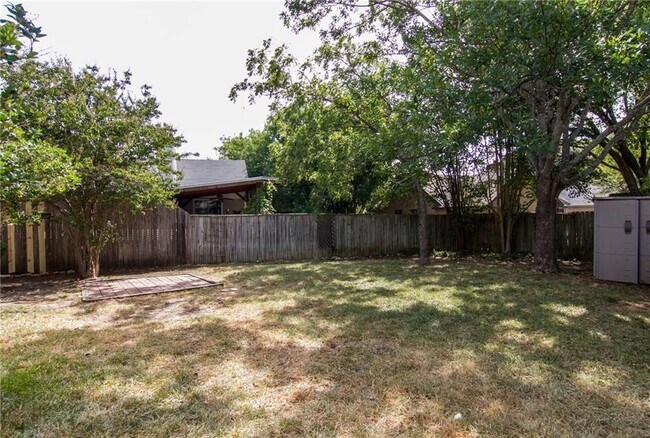 Building Photo - 6415 Jennings Dr