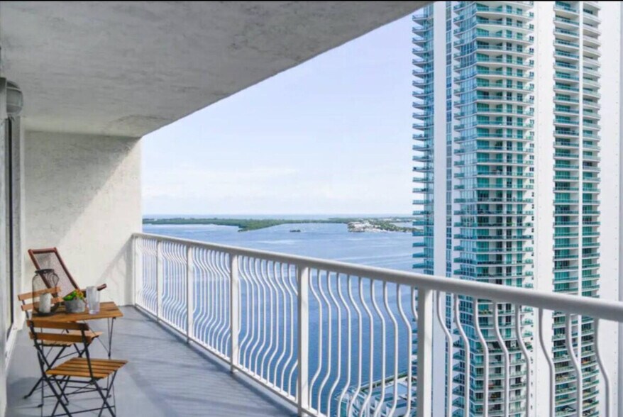 Building Photo - 1101 Brickell Ave