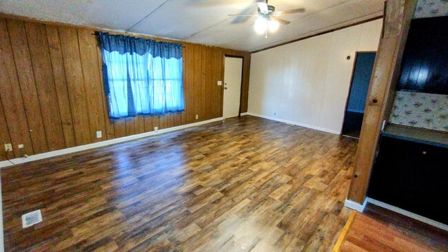 Building Photo - 190 Private Rd 3376 F