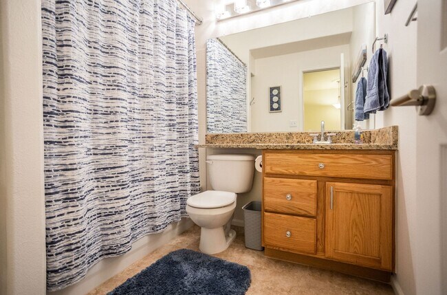 Building Photo - 2960 Newport Cir