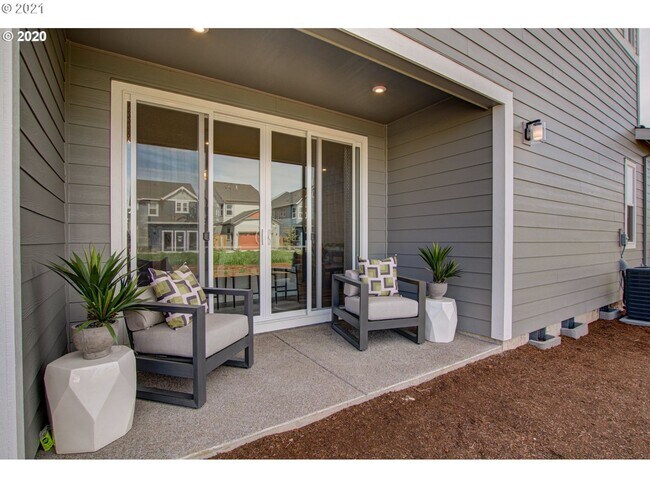 Building Photo - Hillsboro 3 Bed 2.5 Bath Townhome in Reeds Crossing ~ Includes A/C, 2 Car Garage w/ Level 2 Charg...
