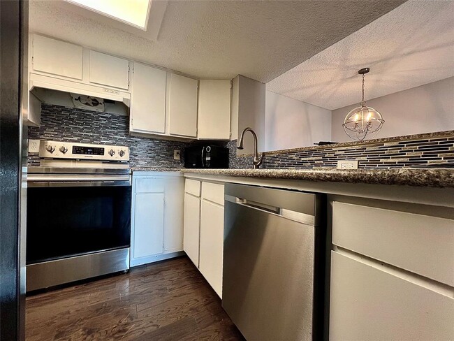 Building Photo - 8600 Fathom Cir