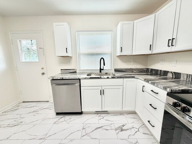 Building Photo - 2724 Riedling Dr
