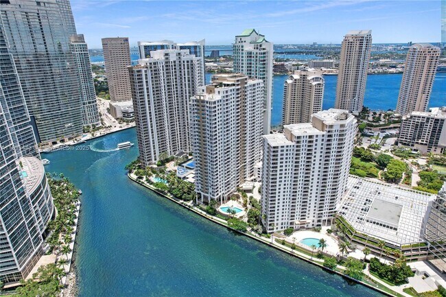 Building Photo - 801 Brickell Key Blvd