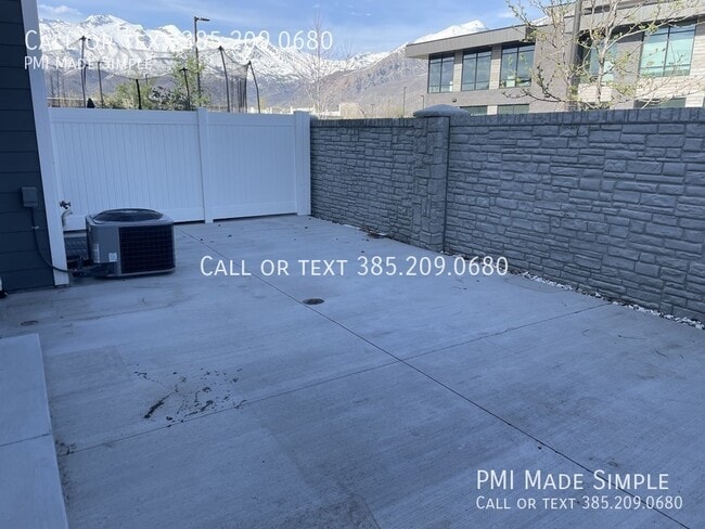 Building Photo - 10884 N Slate Ln