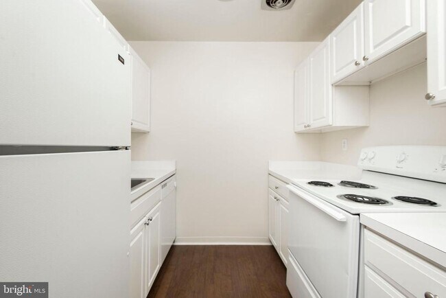 Building Photo - 2031 South St