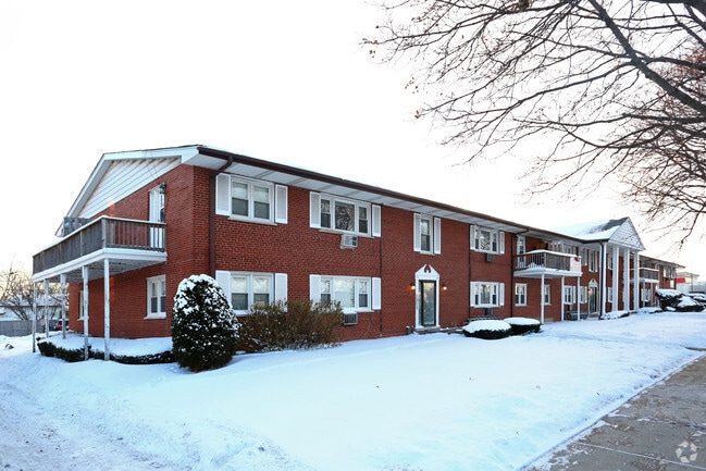 Building Photo - Mount Plaines Apartments