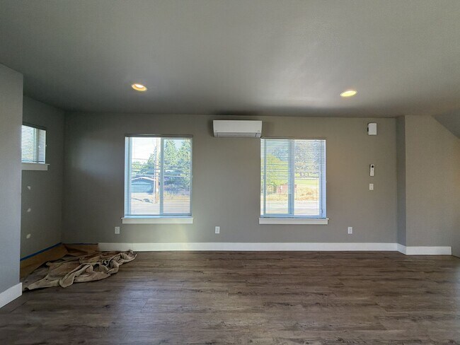 Building Photo - 13214 NE Glisan St