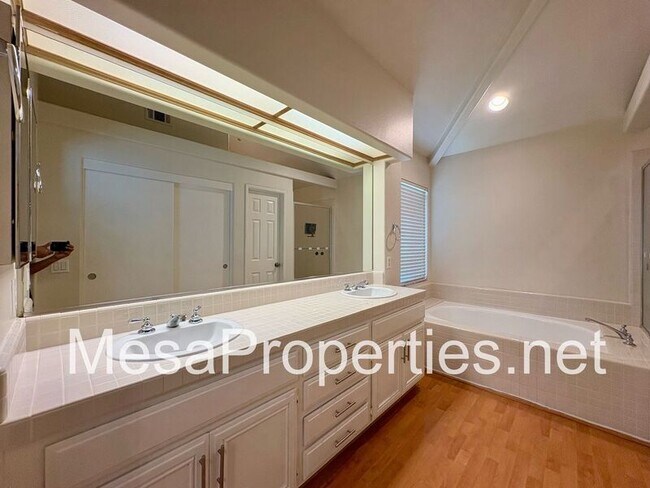Building Photo - 14095 Bancroft Ct
