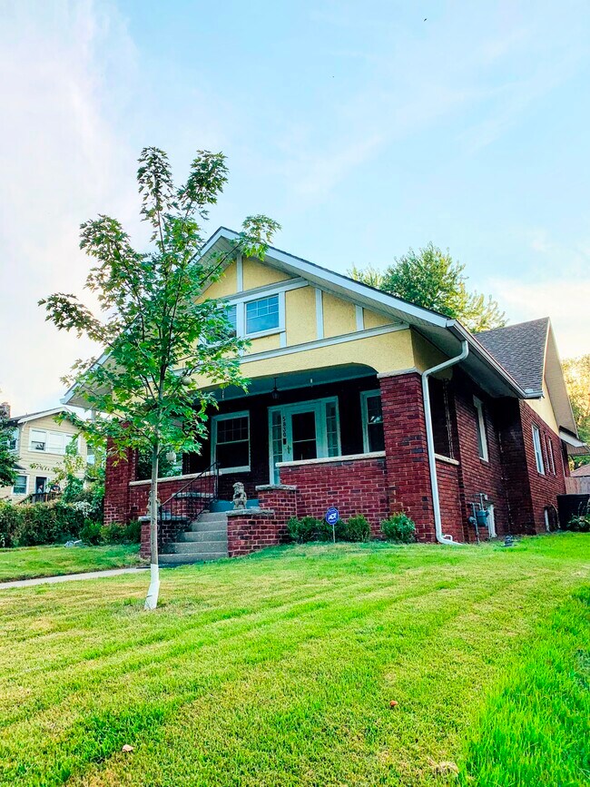 Building Photo - 5830 Holmes St