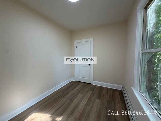 Building Photo - 906-908 Park St-2E
