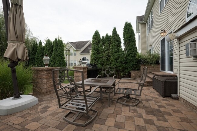 Building Photo - 216 Westbrook Dr