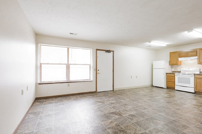 Building Photo - 3421 Portia St