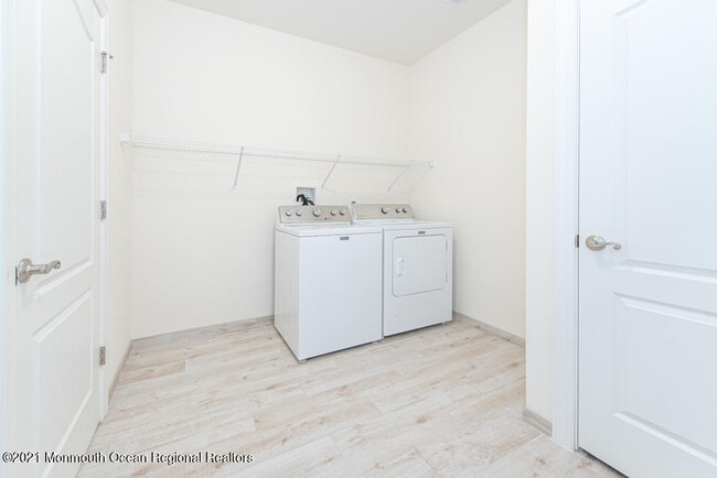 Building Photo - 12 Cindy Ct