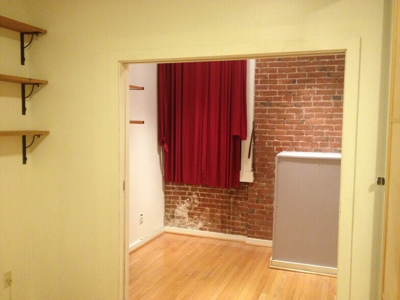 View to the Den - 1010 Race St