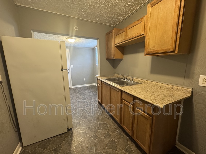 Building Photo - 204 E 48th St