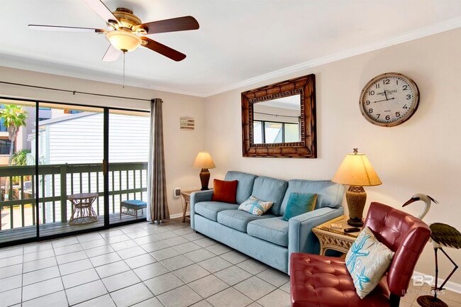 Building Photo - 554 E Beach Blvd