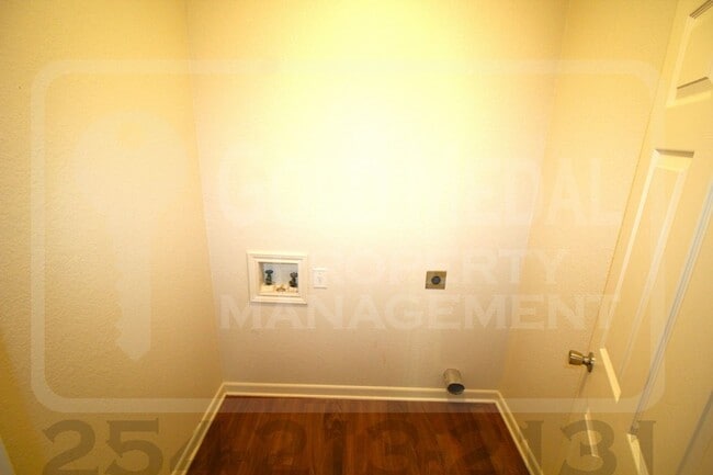 Building Photo - 625 Brook Dr