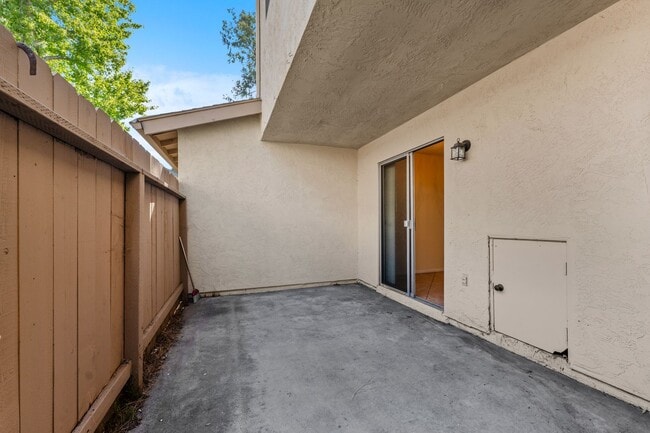 Building Photo - Beautiful UTC Townhome with Private Patio,...