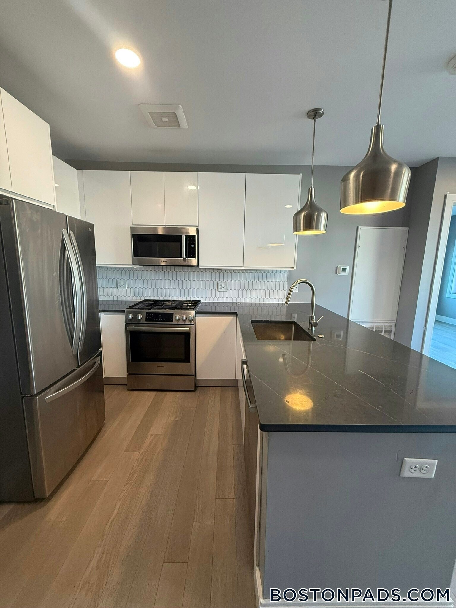 Building Photo - 152 Liverpool St