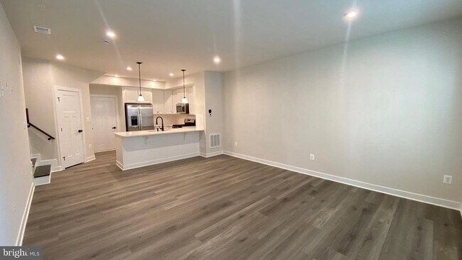 Building Photo - 2550 VERONA Pl