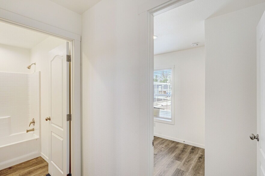Building Photo - 2627 S Lamb Blvd
