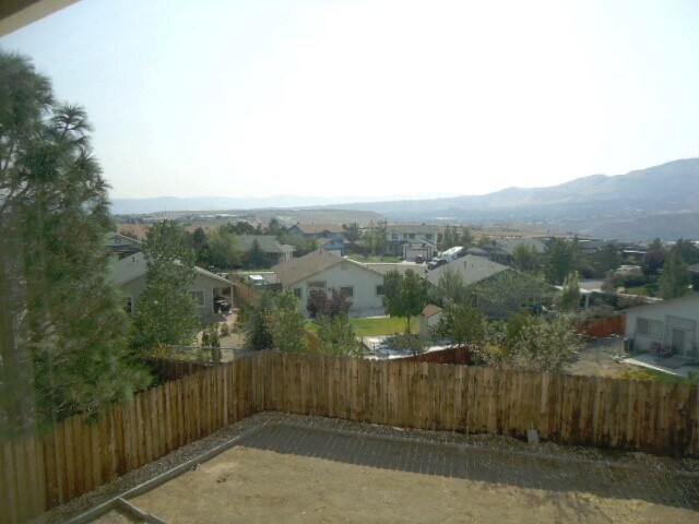 Building Photo - 4 bedroom 2.5 bath in NW Suburban Reno