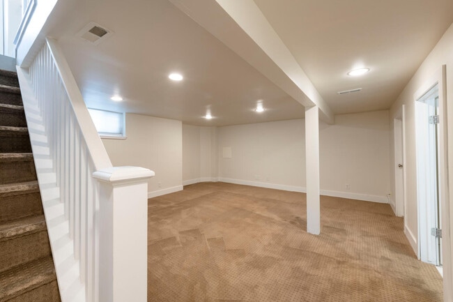 Building Photo - 1639 E 900 S
