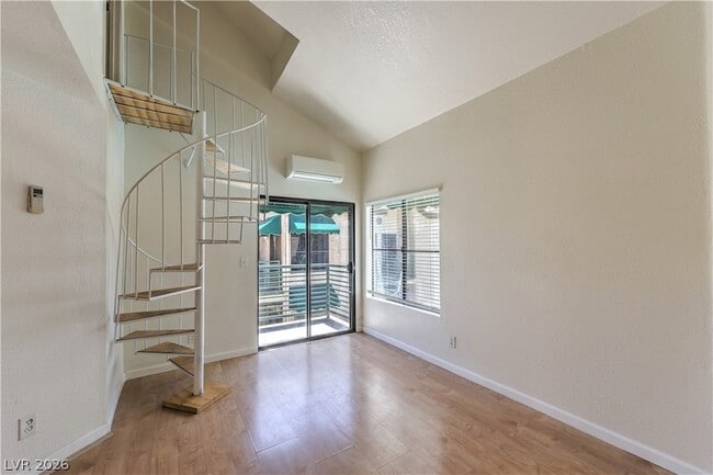 Building Photo - 460 Elm Dr