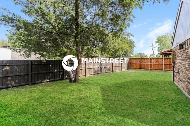 Building Photo - 3 Bedroom Pet-Friendly Home in Lewisville, TX with Main Street Renewal