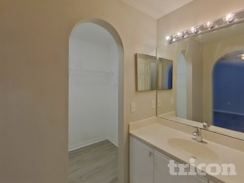 Building Photo - 10549 Opus Dr