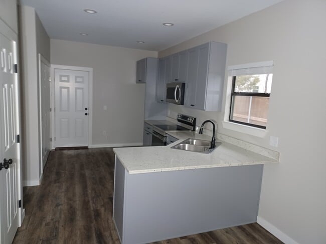 Building Photo - 1945 E Washington St