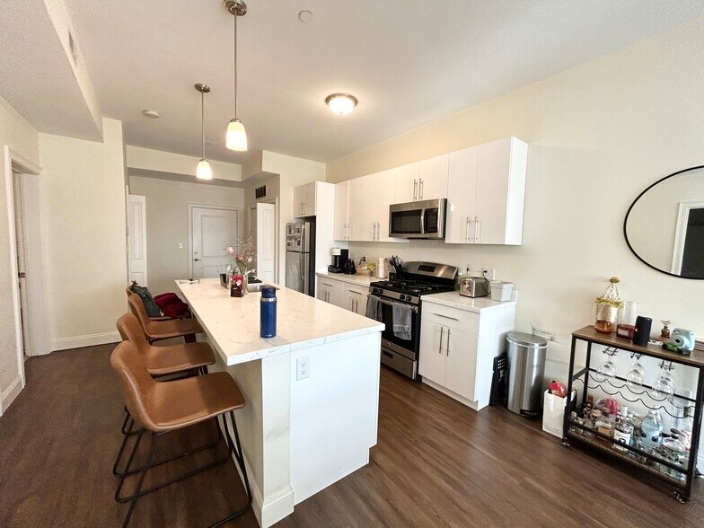 Building Photo - 81 Amory St