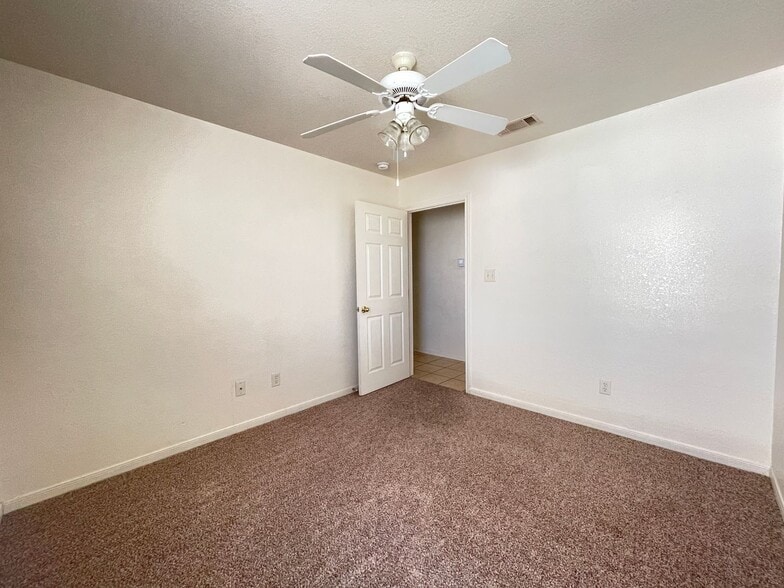 Building Photo - 4800 John David Dr