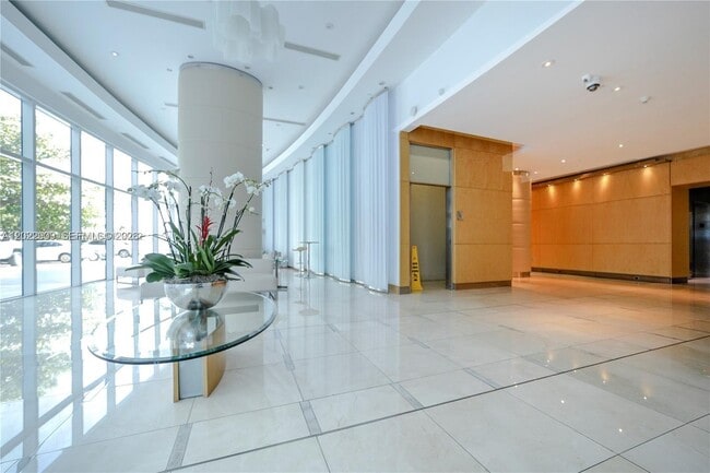 Building Photo - 2101 Brickell Ave