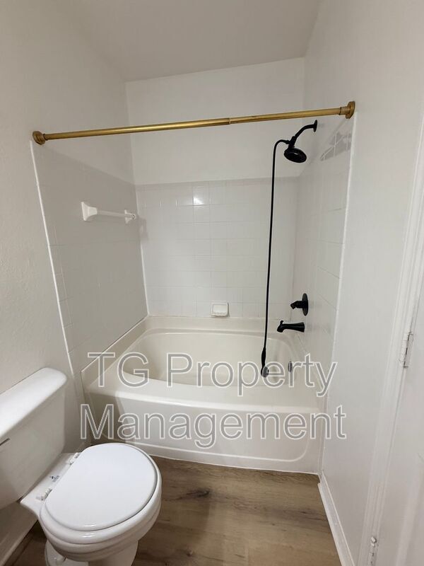 Building Photo - 7800 Point Meadows Dr